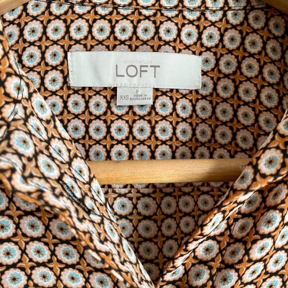 Ann Taylor Loft Long Sleeve Collar Button Up Blouse Geometric Floral Size XXS - Picture 4 of 11